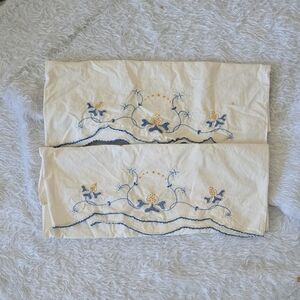 Source Unknown Cream and Blue‎ Floral Embroidered Sheets